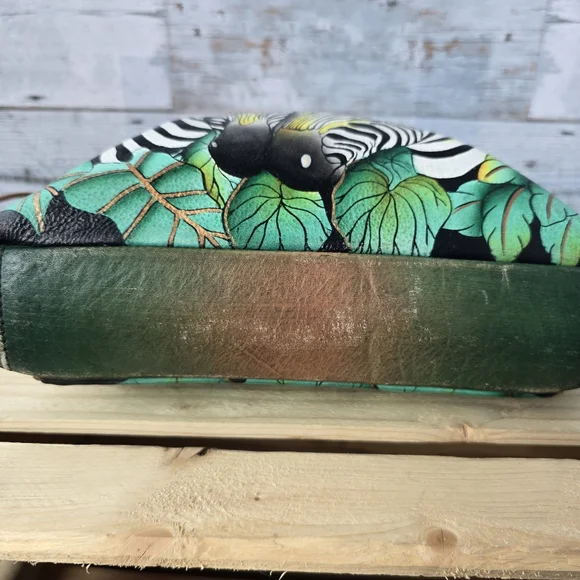 Anna by Anuschka Handpainted Leather Medium Organizer Crossbody Bag Zebra Safari - Picture 7 of 10